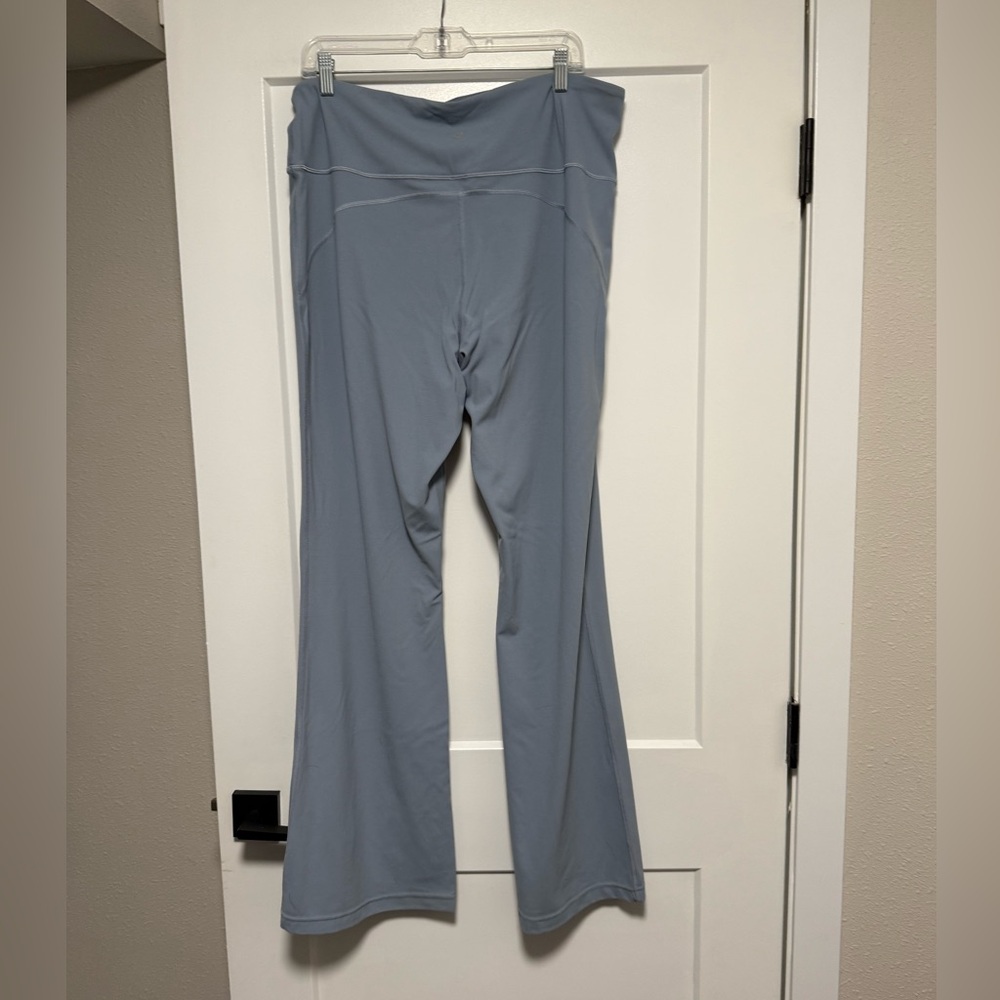 Lululemon Groove Super-High-Rise Flared Pant Nulu Chambray Size 18 - Picture 4 of 6